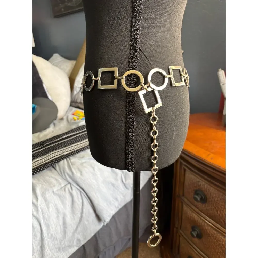 Women’s Geometric Chain Belt in Silver